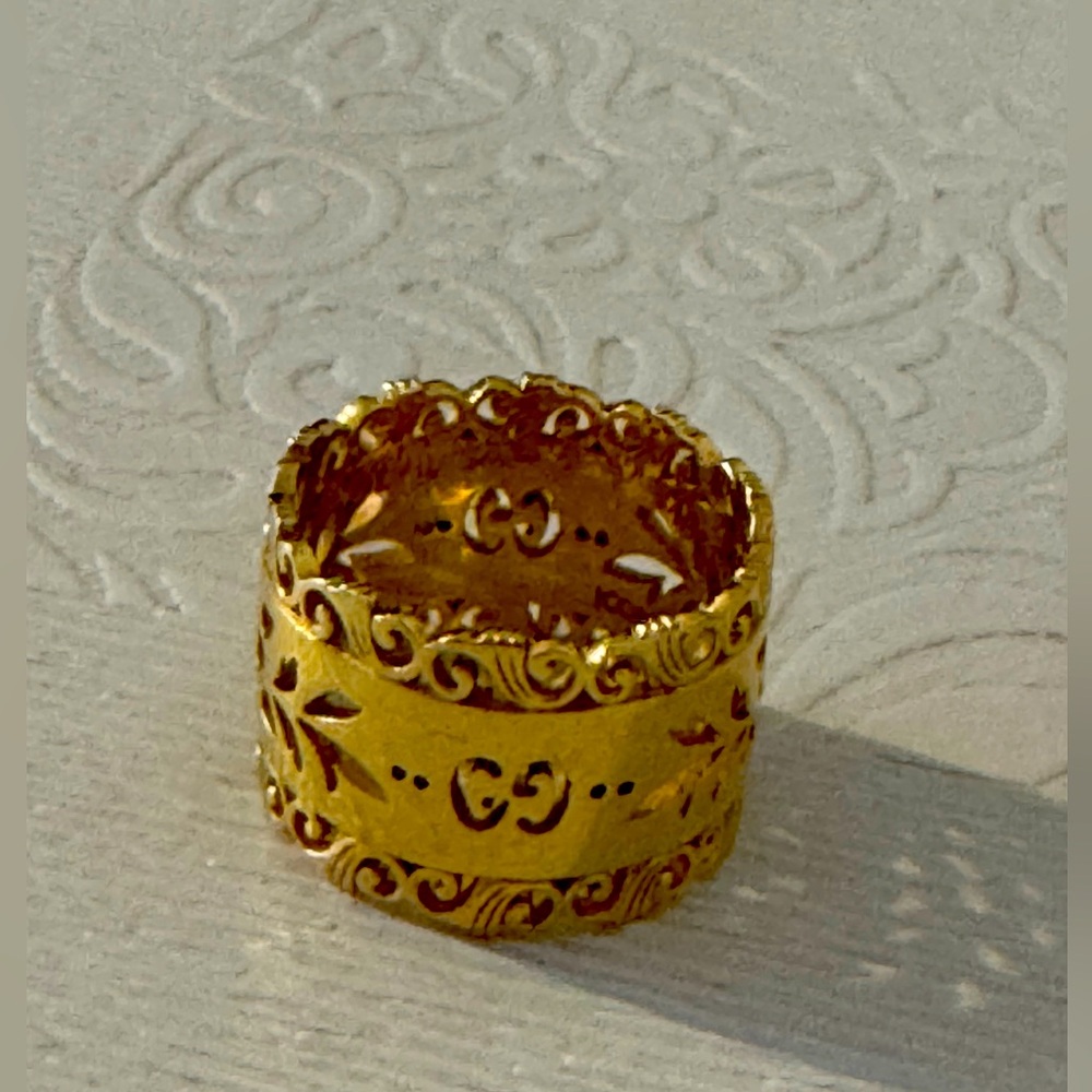 Genuine Gucci GG 18karat Gold heavy Dome ring